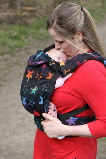 Yaro Hug Carrier Stellar Art Rainbow Black