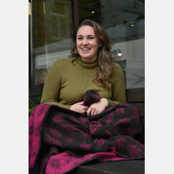 Yaro Blanket Bahamas Black Magenta Wool