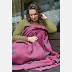 Yaro Blanket Magnetic Grey Magenta Wool