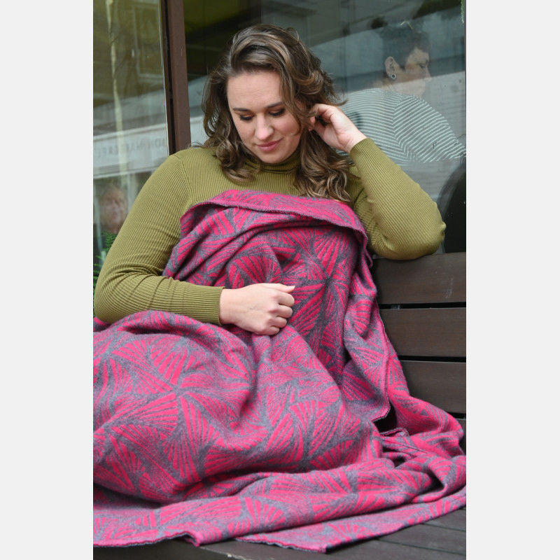 Yaro Blanket Magnetic Grey Magenta Wool