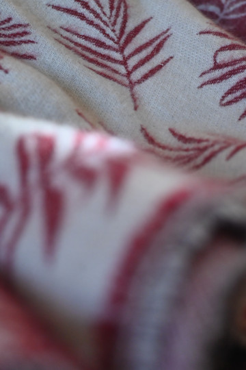 Yaro Blanket Bahamas White Bordeaux Wool - Woven Baby Wrap | Slingomama