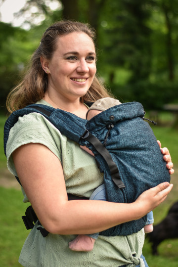 Yaro Hug Carrier Jeans Petrol Black Delave Linen