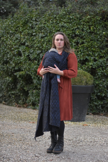 Yaro La Vita Puffy Black Navy Alpaca Wool Ring Sling