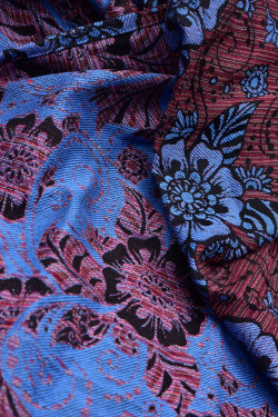 Yaro Ava Duo Black Blue Random Red - Geweven Draagdoek